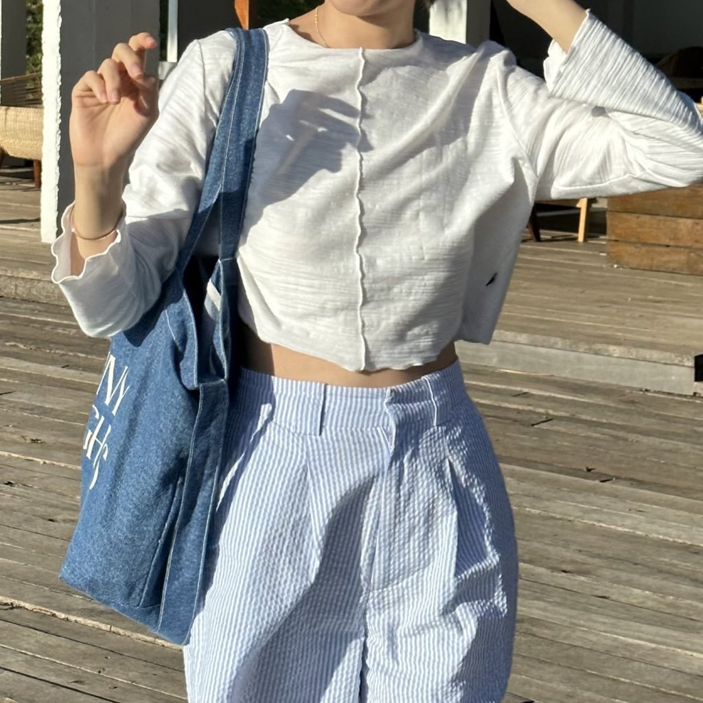 tamjaichunbkk's tweet photo. 3. jellyplease รุ่น pudding tshirt เป็นทรง crop top https://t.co/X4R6wjPdgF

4. rool.bkk รุ่น Rool Blouse Knit มีดีเทลคือปาดข้างกับกระดุม   (ตัวนี้ไม่แน่ใจว่าดีไซน์เองไหม) https://t.co/9iRVyVIKA5 https://t.co/DYtqBKmqbR