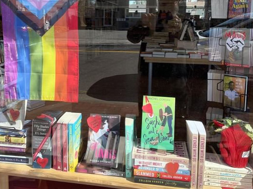 madameraerae's tweet photo. Sushi and Sea Lions is in good company in the @tinyraccoonbks window. #cjm #sushiandsealions #romance #romancereads #romancereader #romancebooks #booktok #bookstagram #chicklit #chicklitreads #chicklitbooks #chicklitreader #womensfiction #bookclub #amreading @MissJina https://t.co/mvOSKX2dtM