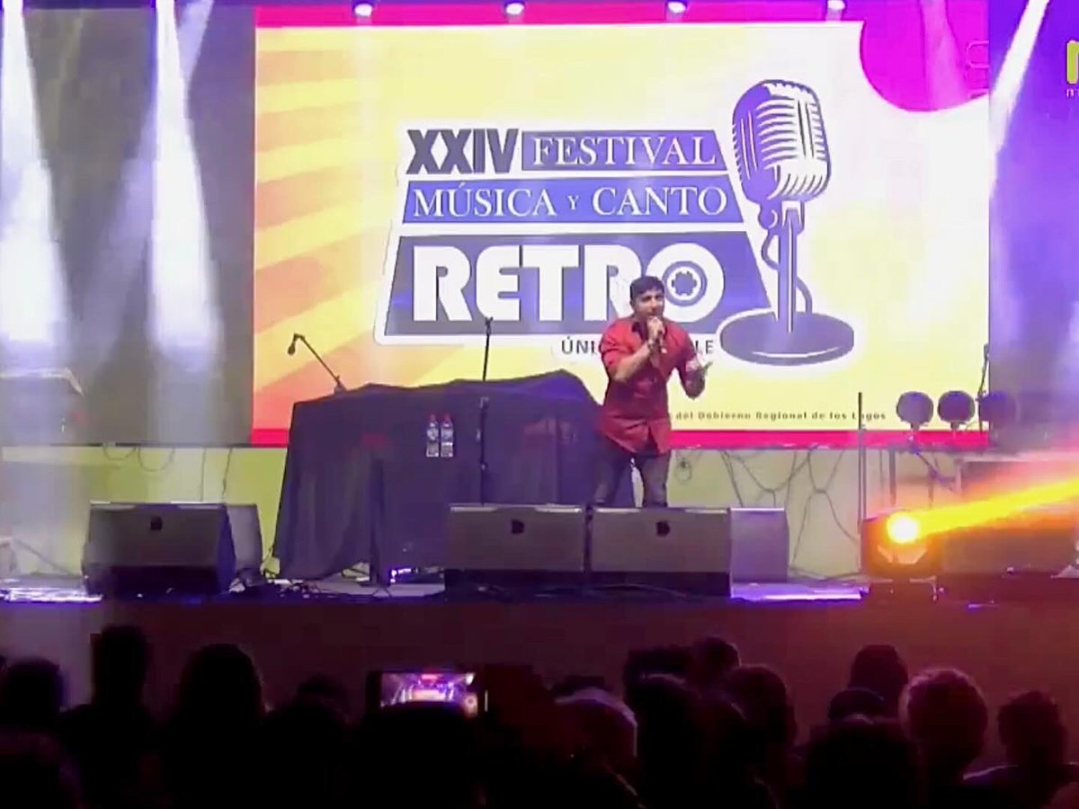 victor_official's tweet photo. Este fin de semana tuve la posibilidad de cantar en la competencia del #festivalretromaullin 
Una experiencia que guardaré conmigo como un lindo recuerdo, por la calidad de personas que conocí. 
No pasé a la final, pero lo pasé demasiado bien! Me voy con el ❤️ lleno. Gracias!! https://t.co/fAEiKvHZWq