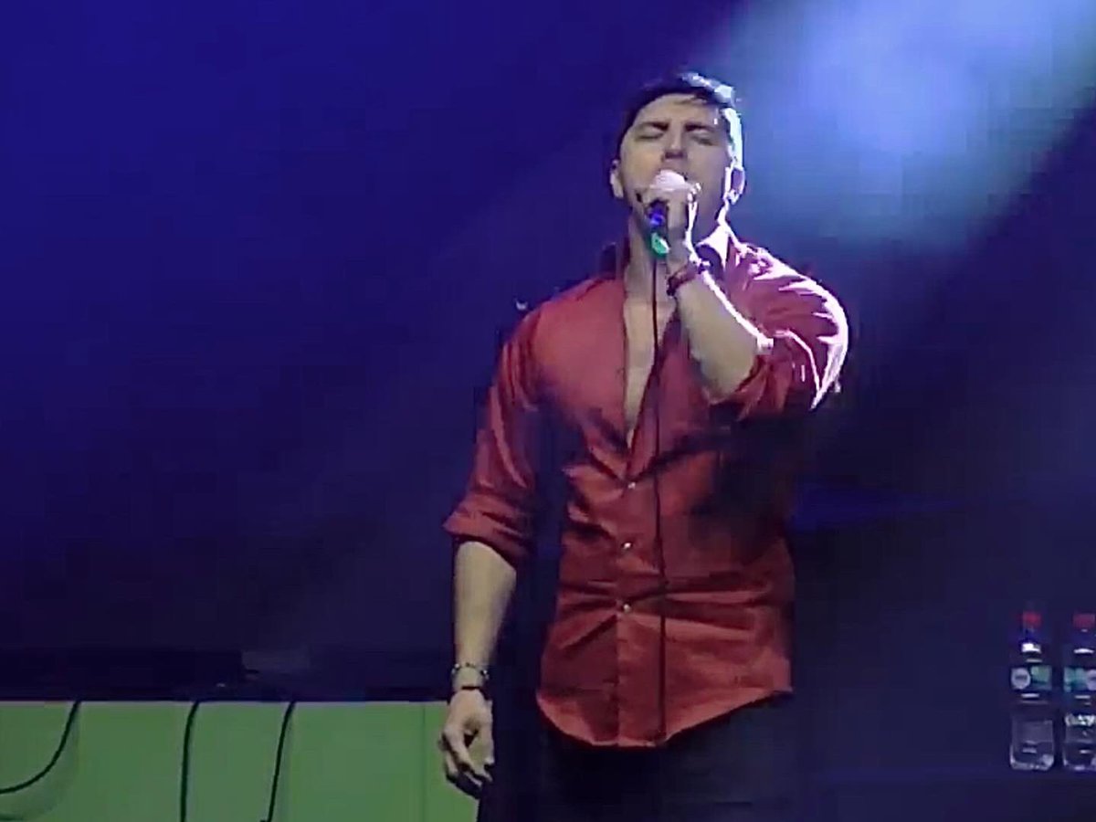 victor_official's tweet photo. Este fin de semana tuve la posibilidad de cantar en la competencia del #festivalretromaullin 
Una experiencia que guardaré conmigo como un lindo recuerdo, por la calidad de personas que conocí. 
No pasé a la final, pero lo pasé demasiado bien! Me voy con el ❤️ lleno. Gracias!! https://t.co/fAEiKvHZWq