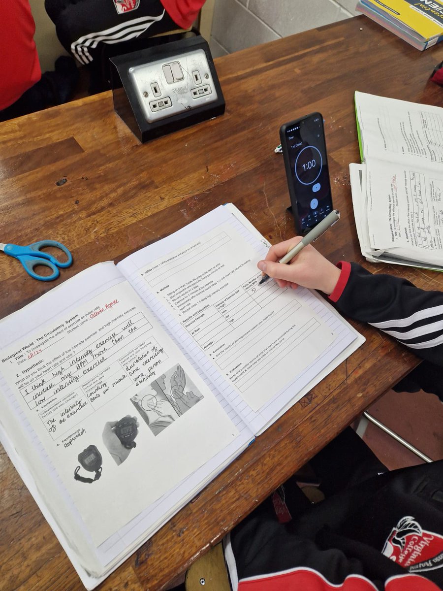 VirCollege's tweet image. ***Science Class***
Investigation of exercise on your pulse rate with a twist. 🩺❤️🤸‍♂️🏃‍♀️
@VirCollege 1st years science students enjoyed a practical class of 'Just dance' to get their heart rates going this week! @JctScience
 #activelearning #inquirybased #excellenceineducation