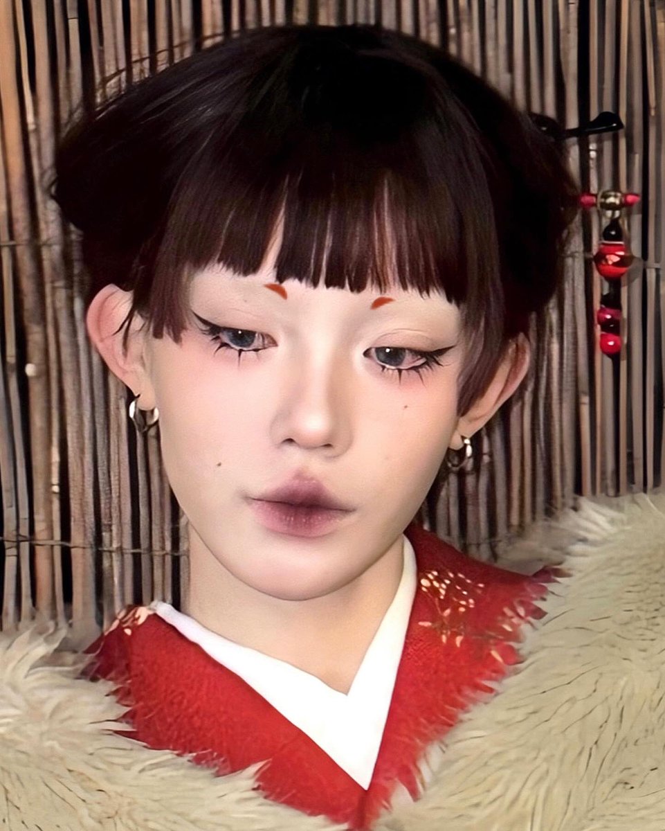 眉毛描いてみました🦊