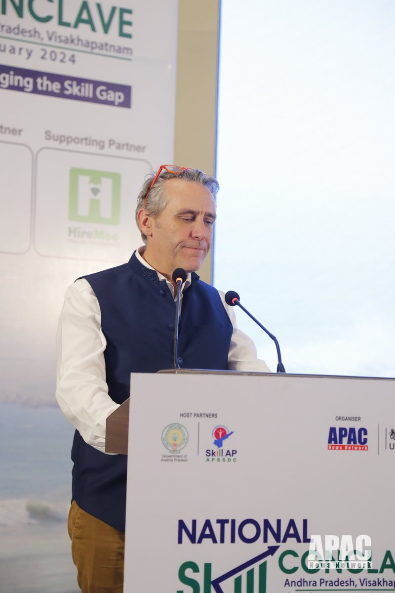 Apacnewsnetwork's tweet photo. #APACSkill - Keynote Address by Gareth Wynn Owen, British Deputy High Commissioner to Andhra Pradesh and Telangana at APAC National Skill Conclave-AP hosted by #APSD&T, Govt of AP & @AP_Skill along with APAC News Network on 9 February 2024 in Visakhapatnam.
#APACEducation https://t.co/31qjY5uP6u