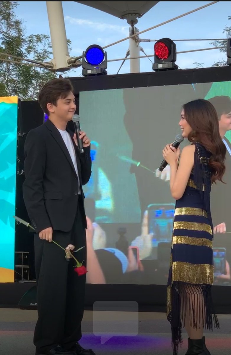 Ahlmara29's tweet photo. Yung titigan talaga nagdala e. Di na naman makakatulog sa kilig. AHAHA

FRANSETH ROCKS AT BFDUBAI
#FranSeth | #BarrioFiestaDubai2024 
#FrancineDiaz | #SethFedelin https://t.co/0MMf4c5ICG