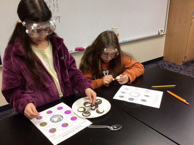 Speegleville's tweet photo. The fourth graders in Mrs. Kimmel’s class are using cookies to learn the phases of the moon! #MidwayISD #Speegleville #SPELearning https://t.co/nJ476oFhsy