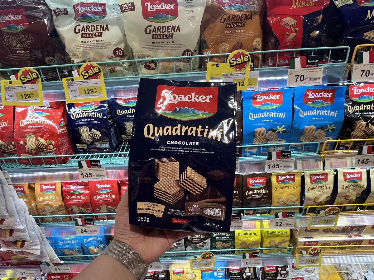ffungfungg's tweet photo. มีใครชอบรสไหนกันบ้าง ?? ขนมเวเฟอร์ ต้อง Loacker ส่วนตัวรส Chocolate คือที่หนึ่งในใจ
แอบมีเผลอใจให้วนิลาบ้างบางครั้ง😂 https://t.co/zhuhi4D8ur