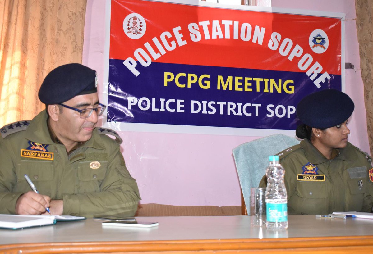 Sopore Police facilitates Police Community Partnership Group Meeting at Police Station Sopore facebook.com/share/p/bicLD6… @JmuKmrPolice @KashmirPolice @DIGBaramulla @DivyaDev_ips