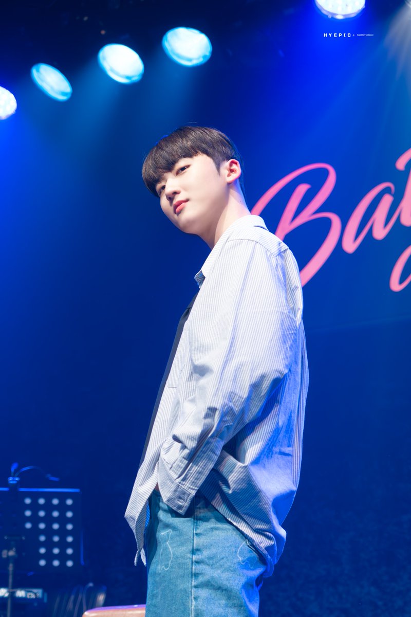 hye0331_pic's tweet photo. 240207 밤 바톤콘서트
#권태하 배우님

-

멋있는 포오-즈
(feat. 데자뷰) https://t.co/5mkxqVhysU