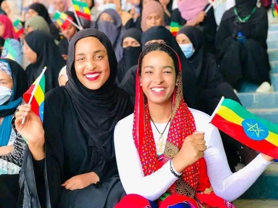 AbrarSuleiman's tweet photo. አልጋ ባልጋ ሆኖ የፀና ሀገር የለም፥ እግርና እግርም ይጋጫል።
ሳቃችንን መመለስ የምንችለው እራሳችን ብቻ ነን።
እምዬ #ኢትዮጵያ መሳቅ አለባት!
#Ethiopia 🇪🇹💚💛❤️🇪🇹 https://t.co/Dwtc8xrlQb