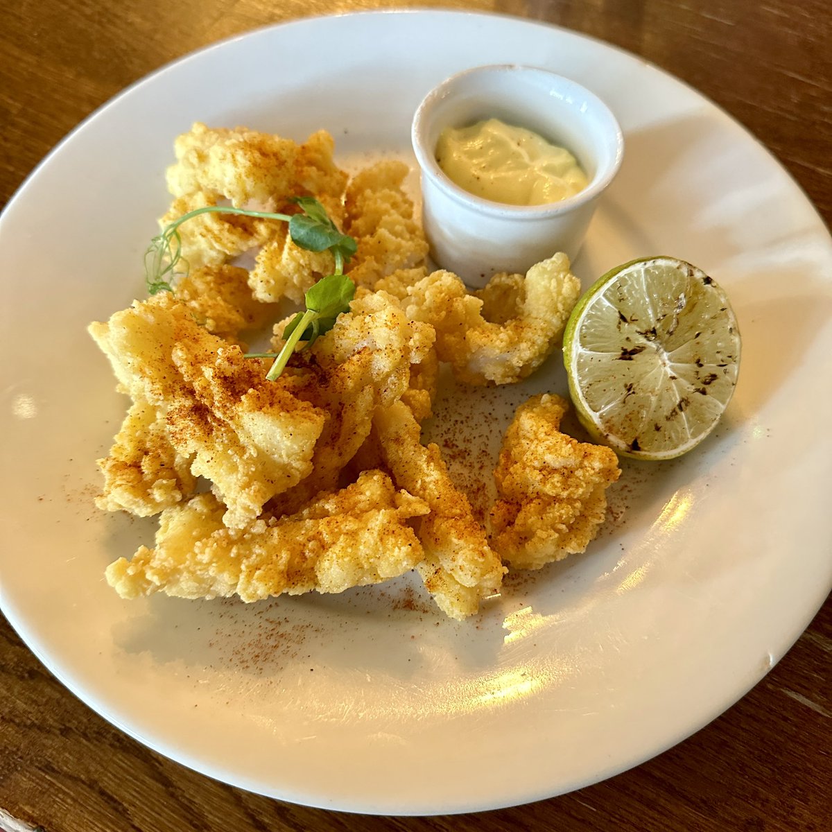 RobiMangia's tweet image. How does this rate for a Pub #lunch? 😄 Wild Boar, Pork &amp;amp; Ale Sausages, @CamdenBrewery 🍺 and Calamari, at @princeregentw1 in #Marylebone 🇬🇧
#london #foodie #travel