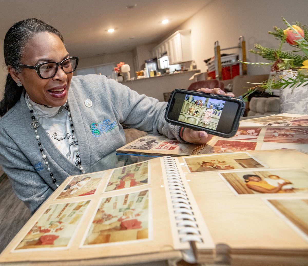 AJC #BlackHistoryMonth
 Day 10: Celia Cruz
<a href="/lautarogrinspan/">Lautaro Grinspan</a> visited with the Diva's niece, Linda Becquer-Pritchett, who reminded us how the inimitable Celia Cruz helped popularize Afro-Caribbean rhythms – and Spanish-language music overall.
<a href="/ajc/">Atlanta Journal-Constitution</a> PLS RT
ajc.com/news/atlanta-b…