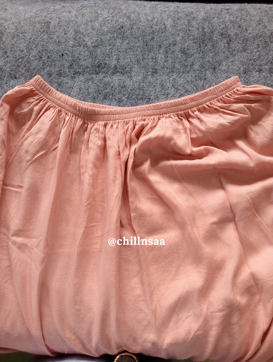 Chillnsaa's tweet photo. Finally beli mukena yang motifnya selucu ini 🫶🏻

Bahan rayon viscose premium, adem dipakai, ada resleting di bawah dagu jadi bisa 2in1. Ada rendanya nambah kesan lucu. Motif ini salah satu best seller soalnya cepet banget abis.
-- https://t.co/PKJgfSt4Wd https://t.co/xFmhfCliHx