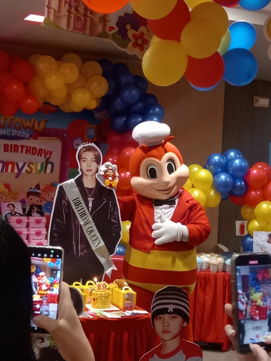 NE0GRAPH's tweet photo. #JOHLLITOWN
#JOHNNY #์๋ #ใธใฃใใผ
#TheSuhProject #TSP2024
๐ jollibee with ๐ป
johnny doll & jolly doll https://t.co/ZOcRcwxhEK