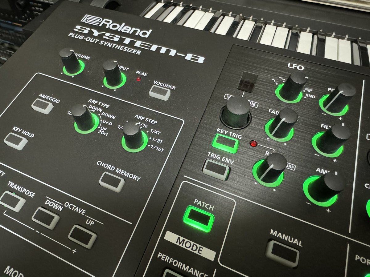 MusicMasaki's tweet image. Roland SYSTEM-8が来た✨
#Roland #System8 #Synth