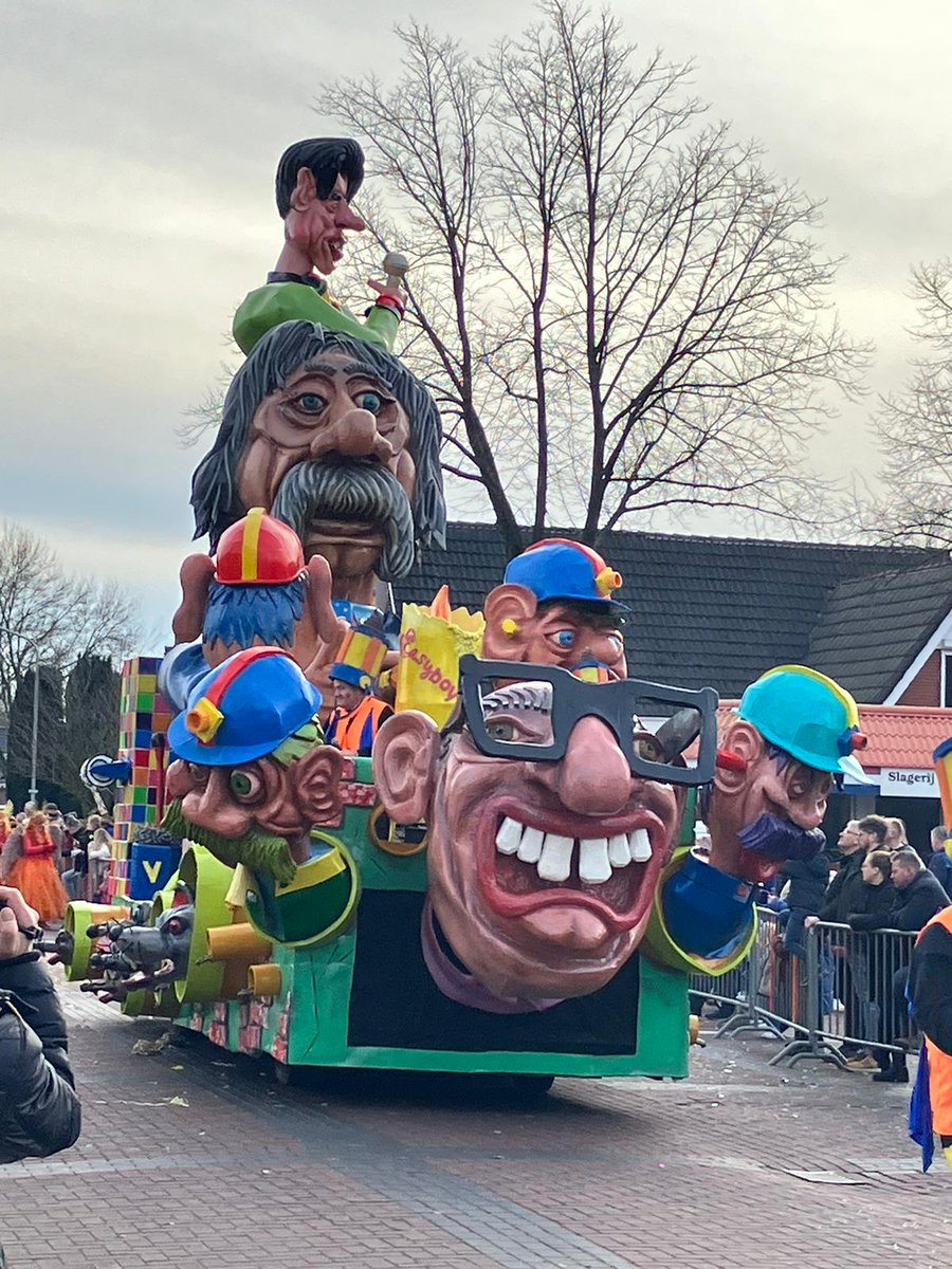 ceeceestarr's tweet photo. @voetbalinside #carnaval #bargercompascuum #johanderksen https://t.co/EPJ90yADaF