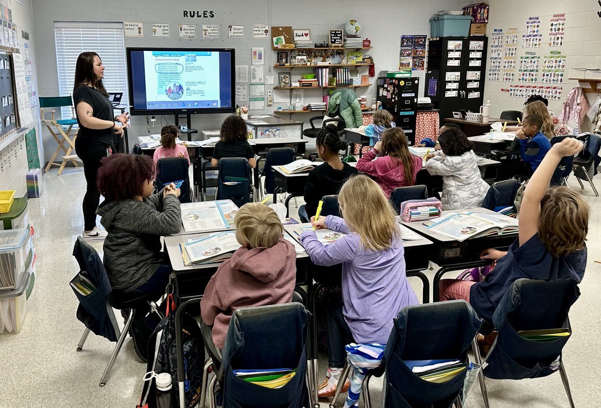 We enjoy witnessing our students actively engaged in learning. This week, we visited Bartlett Elementary for observation, and we were thoroughly impressed. Keep up the great work! 📸: @ford_kford