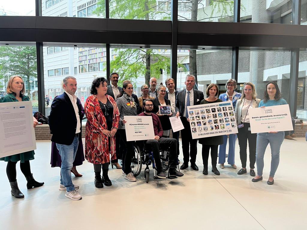 De petitie gaat naar Den Haag!

We hebben inmiddels meer dan 65.000 handtekeningen binnen voor het oprichten van long covidklinieken! Dank daarvoor 🙏🏼

Op 13 februari om 13.15 uur overhandigen wij, @LongCovidnl en de andere patiëntenorganisaties, de petitie aan Fleur Agema, de