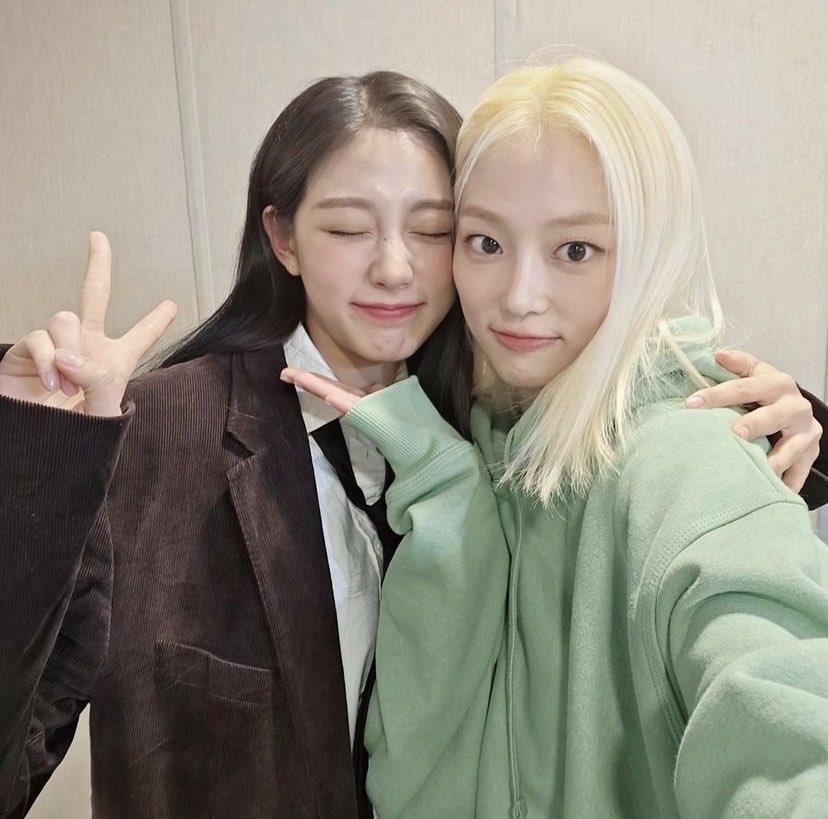 เยอึนกับเยอินจาก SBS Power FM

️© IG : sbs_ten

#장예은 #YEEUN #JANGYEEUN