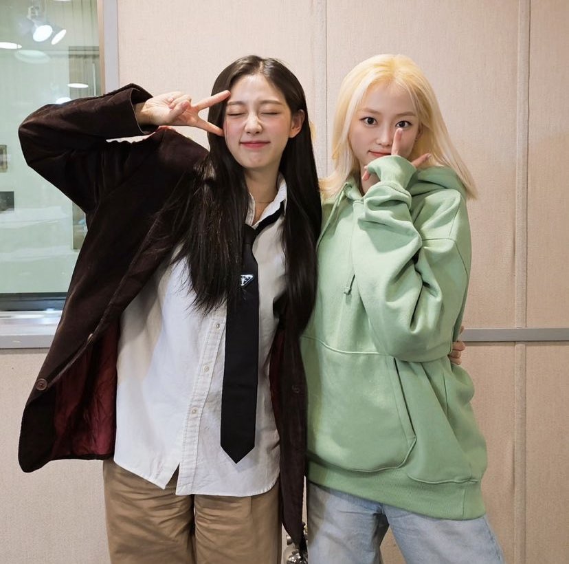 _for_jye_'s tweet photo. เยอึนกับเยอินจาก SBS Power FM

️© IG : sbs_ten

#장예은 #YEEUN #JANGYEEUN https://t.co/bx59C1Eubs