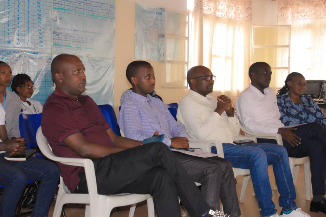 Yego_center_kir's tweet photo. umuyobozi wungirije ushinzwe imibereho myiza @JanviereMukand4 yakiriye itsinda riyobowe na bwana @HABINEZAJEANPA4 rivuye @GisagaraDistr. iritsinda riri murugendoshuri mu y'ikigo cy'urubyiruko cya @KireheDistrict
@VisitKirehe
@NzirabatinyaMo4 https://t.co/v5kzUzYgnC