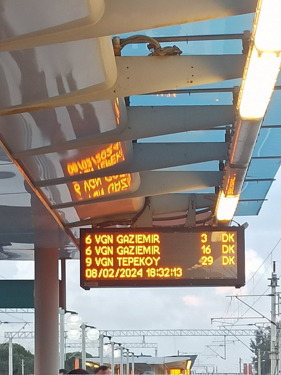 #izban <a href="/izmirhim/">İzmir HİM</a> <a href="/tuncsoyer/">Tunç Soyer</a> <a href="/uzunyolunkisasi/">İZBAN</a>  gerçekten Gaziemir den Tepeköy yönüne tren ne zaman gelecek acaba çünkü 19.31 te istasyon da olmalıydı!!!!!! Bir de Tren saatleri için bilgilendirme ekranı var. Ama trenler arası süre en fazla 24 dk olmalı ya hani biliyorsunuzdur inş