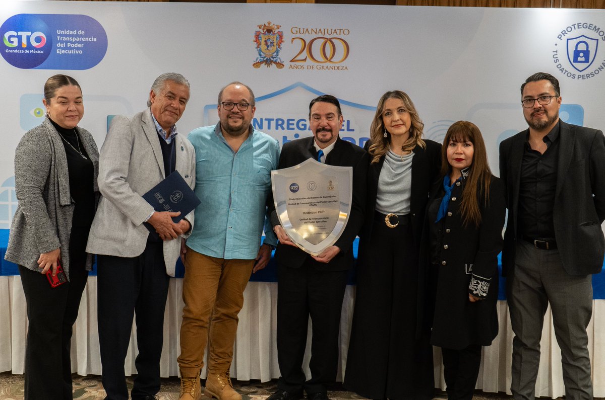 marielahuertag's tweet photo. 👉Estoy muy contenta por haber sido parte de la entrega del ‘Distintivo PDP’ que otorgó la #UTAPE a las dependencias que capacitaron en 2023 a su personal en materia de #ProteccióndeDatosPersonales. https://t.co/QjfoGjzxAN