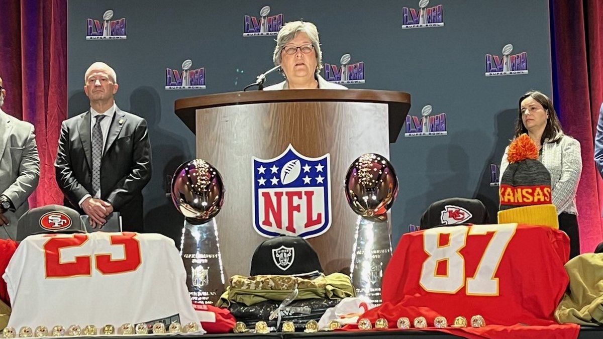 HSI_HQ's tweet photo. #ICYMI @IPRCenter & @NFL #yesterday in #Vegas announced #HSI and @CBP seized about 94K #counterfeit sports-related items in the past year worth about $28.1M as part of their #OpTeamPlayer partnership: https://t.co/Ohyehu0RU5
📷 #HSI Executive Associate Director Katrina Berger🧵 https://t.co/MZY67ZW2mP