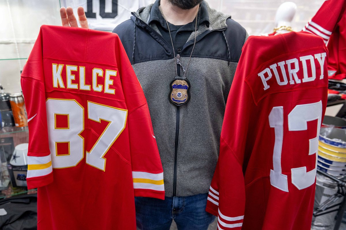 HSI_HQ's tweet photo. #ICYMI @IPRCenter & @NFL #yesterday in #Vegas announced #HSI and @CBP seized about 94K #counterfeit sports-related items in the past year worth about $28.1M as part of their #OpTeamPlayer partnership: https://t.co/Ohyehu0RU5
📷 #HSI Executive Associate Director Katrina Berger🧵 https://t.co/MZY67ZW2mP