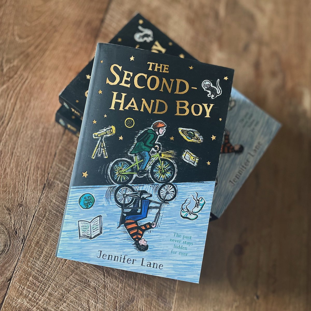 EverSoBookish's tweet photo. Look what the postie brought! 🤩
Copies of the fabulous new middle-grade book from Jennifer Lane: The Second-Hand Boy. Out now!
#bookpost #middlegradefiction #MGfiction #TheSecondHandBoy https://t.co/2dXTu7bBYE