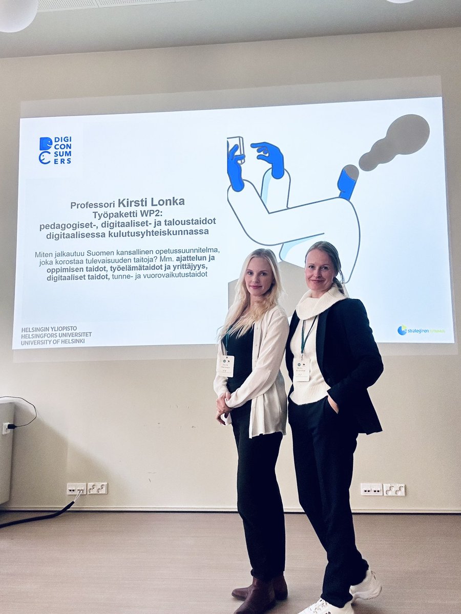 Tutkimuskollega <a href="/TerhiSusanna/">Terhi Nissinen</a> kanssa esitys pidetty Aikuiskasvatuksen tutkimuspäivillä 🙌 #aitu2023
 
Esityksen ja tutkimusaihiomme nimi ”Työn muokkaaminen ja tekoälyresurssit” <a href="/ConsumersDigi/">DigiConsumers</a> <a href="/KirstiLonka/">Kirsti Lonka 🇫🇮🇺🇦</a>