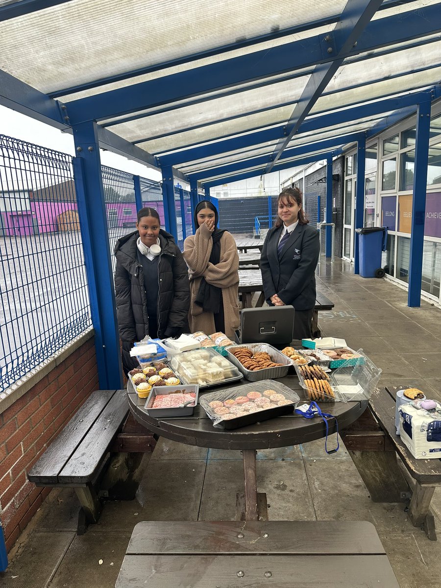 WillowsWO09's tweet photo. Very successful bake sale today, all proceeds went towards year 11 prom! We made a whopping £283 💪🏼! https://t.co/LJ9DyyNpmU