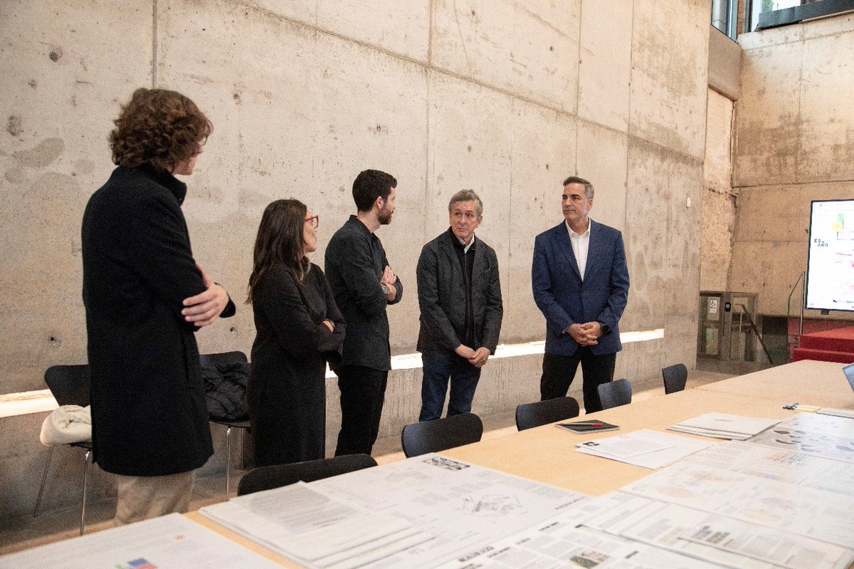 Hoy se ha reunido el jurado de reconocido prestigio del concurso de comisariado de la sede digital de La Casa de la Arquitectura, donde han participado el secretario general <a href="/inaquicarnicero/">iñaqui carnicero</a>, la directora general <a href="/maiverdu/">Maite Verdú Martínez</a>, <a href="/PresidentaCSCAE/">Presidenta CSCAE</a>, Emilio Tuñón, Sol Candela y <a href="/ludita/">Isa Ludita</a>