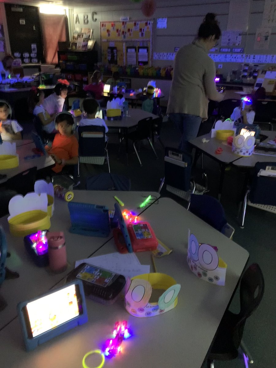 All NW Kindergartners are glowing in their Technology class and classroom activities this morning🔦. Sure makes learning extra fun! 💕💚🧡💛😊#100thdayofschool #BeEvergreen