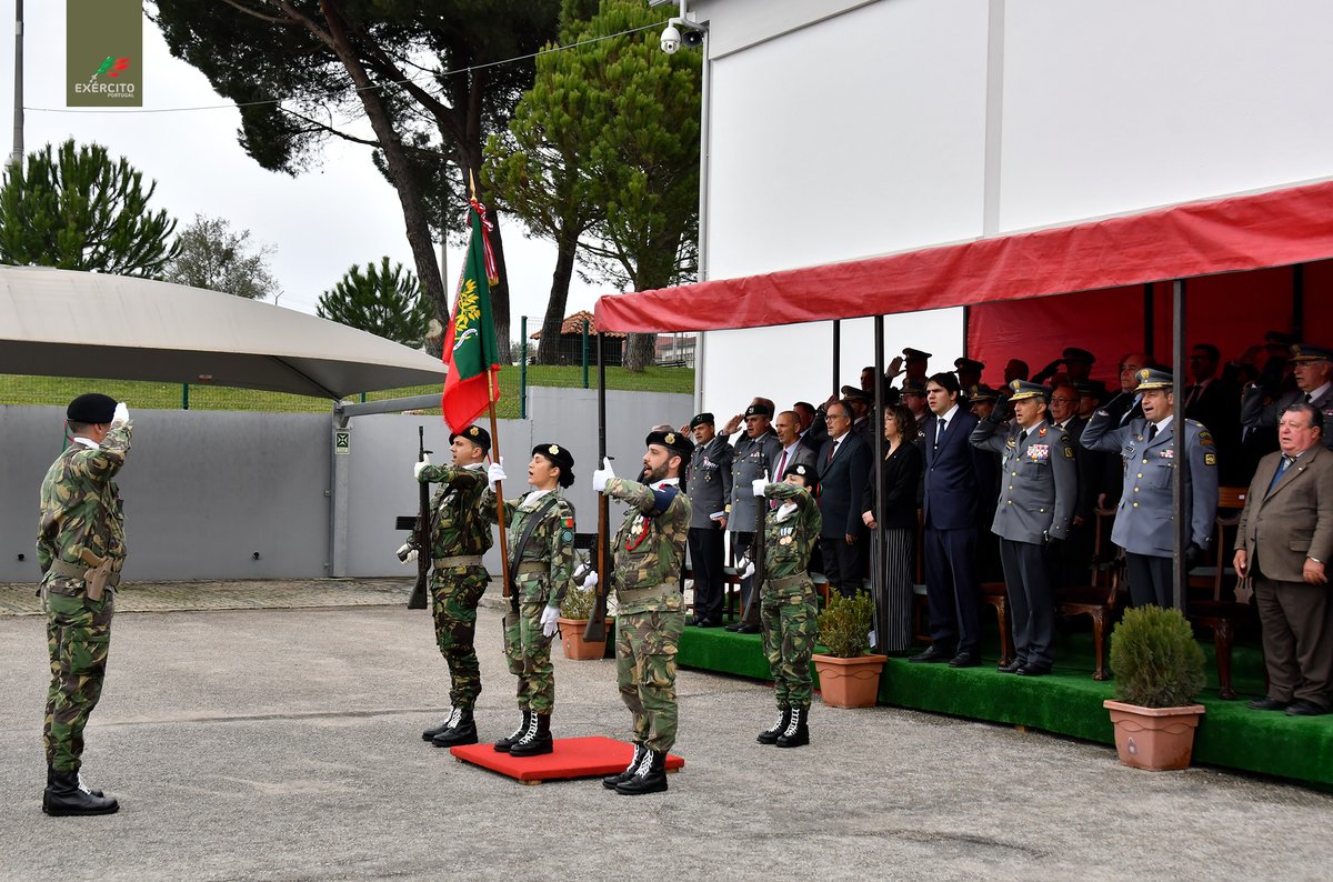 Exercito_pt's tweet photo. 📢Exército 🇵🇹 celebrou, ontem, o 191.º Aniversário do Regimento de Lanceiros N.º 2 (RL2) e o 129.º Estabelecimento Prisional Militar (EPM).
#ExércitoPortuguês #RL2 #EPM https://t.co/KqtJ2vuZZi
