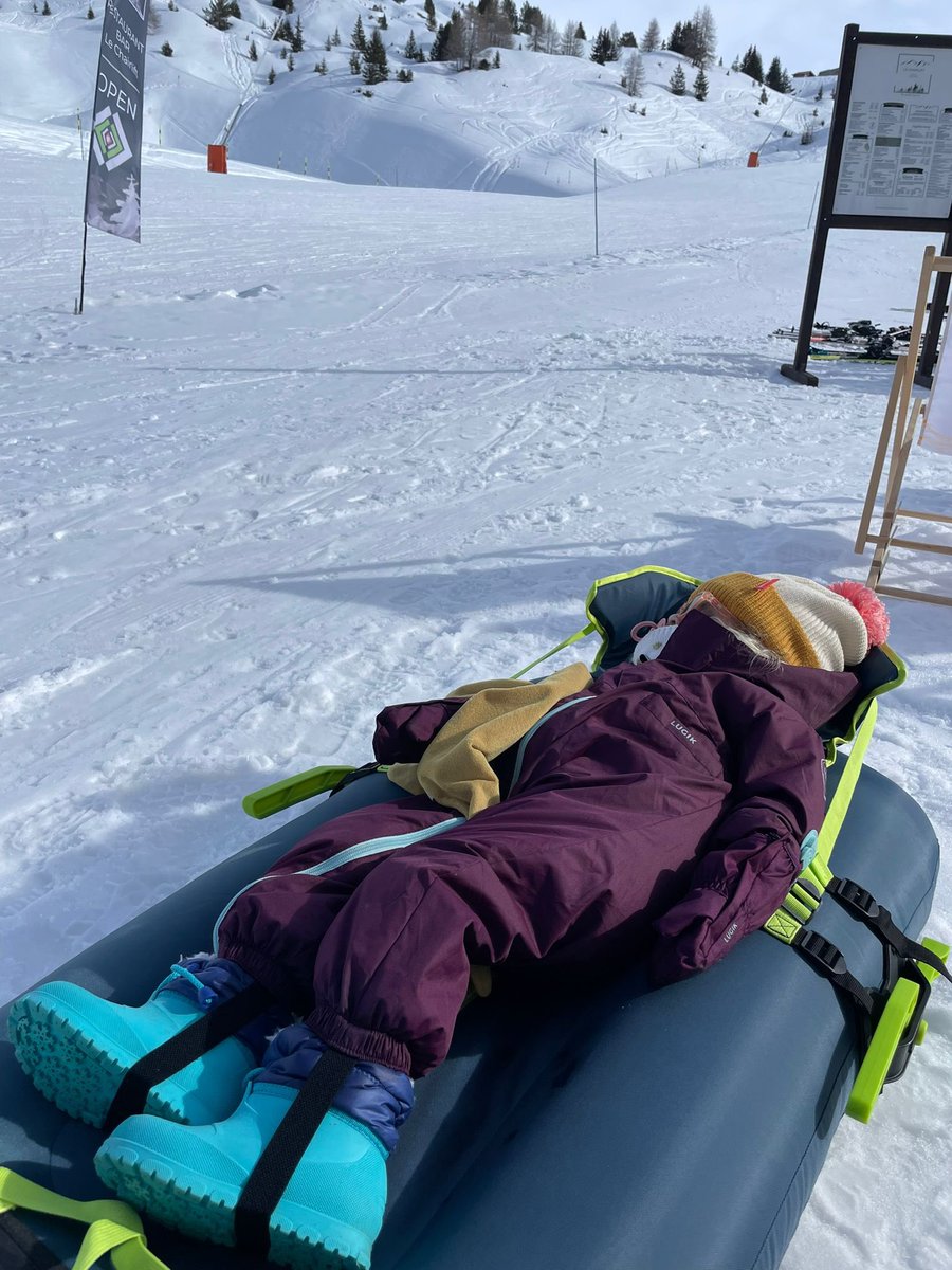 T_bo84's tweet photo. @Decathlon vous pouvez rajouter une fonctionnalité à votre luge pumpslide.
Le mode « sieste » est très pratique 🛷😴 https://t.co/17O3fnNav9