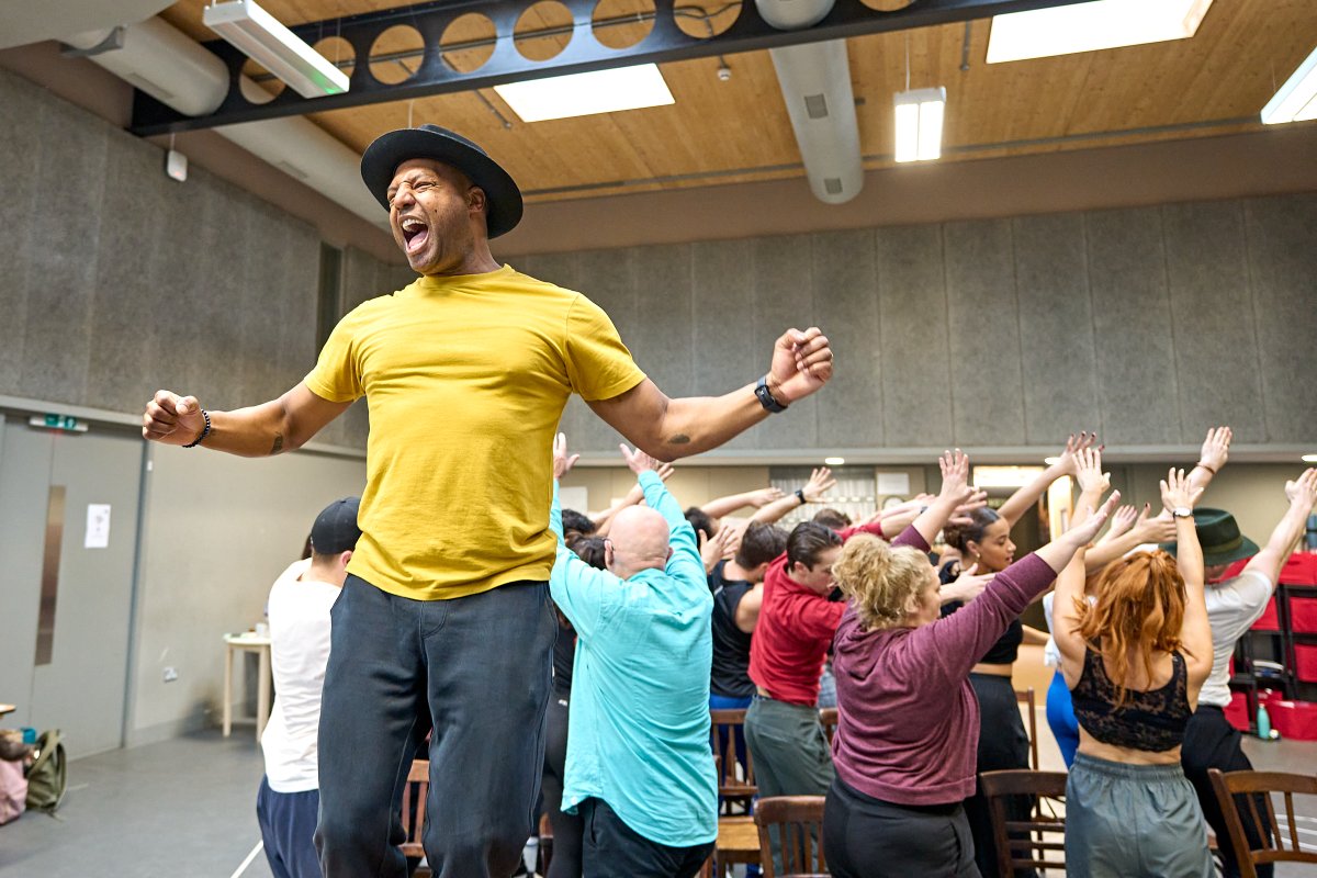 We've got photos from inside the rehearsal rooms of Guys and Dolls!

The new cast start performances in the <a href="/_bridgetheatre/">Bridge Theatre</a>'s revival later this month. Get all the details whatsonstage.com/news/guys-and-…

📸 Manuel Harlan