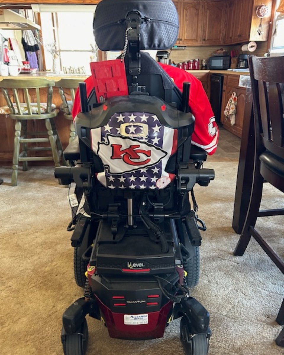 QuantumRehab's tweet image. Zyler wants to know where all of the Chiefs fans are at! 🏈 

Take a peek at his fresh Quantum Rehab chair decked out to represent one of his favorite teams.

Tell us your favorite team in the comments. 👇 

#QuantumRehab #LifeatiLevel #KSChiefs #Chiefs #Football