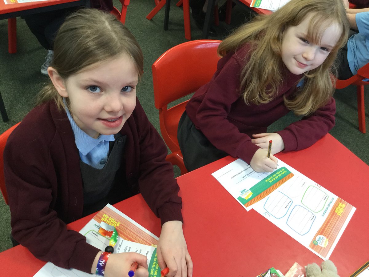 EllisonPrimary's tweet image. The children are writing messages to people who they feel have listened to them as part of the theme ‘My voice matters’ for @Place2Be #childrensmentalhealthweek2024  #EllisonCommunity