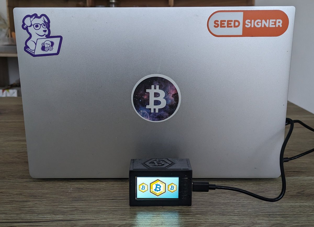 Scuba_Wizard's tweet image. 🙏 Merci @GabToken pour ce boîtier spécial #DataBlock🔸🔶🔸  

Le résultat est top 🫶