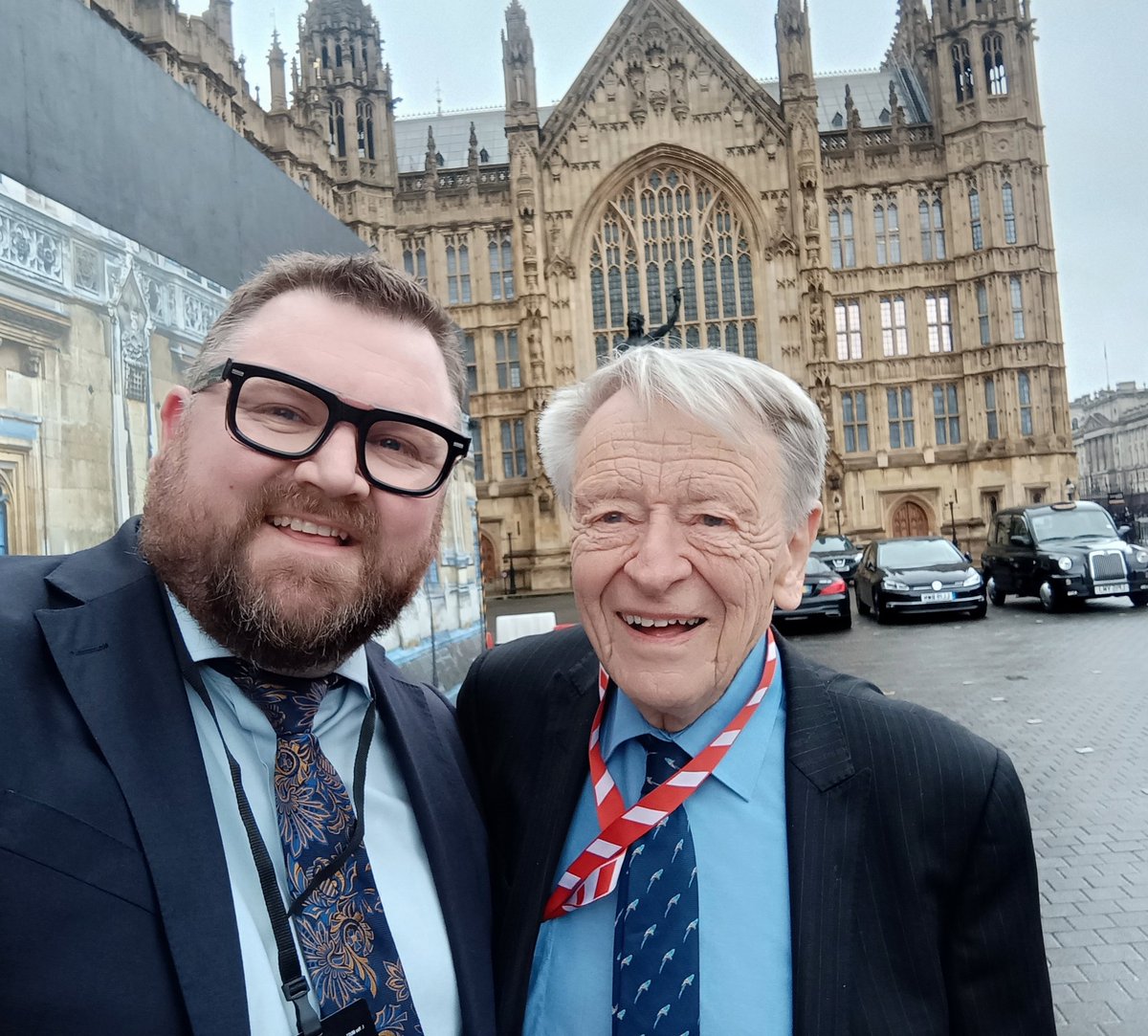 An honour to spend time with Lord Dubs @AlfDubs in the House of Lords today and telling him about the work @sanctuaryinchi do supporting refugees and asylum seekers. Such a lovely man! Thank you @LadyBasildon for helping me to meet one of my heroes.