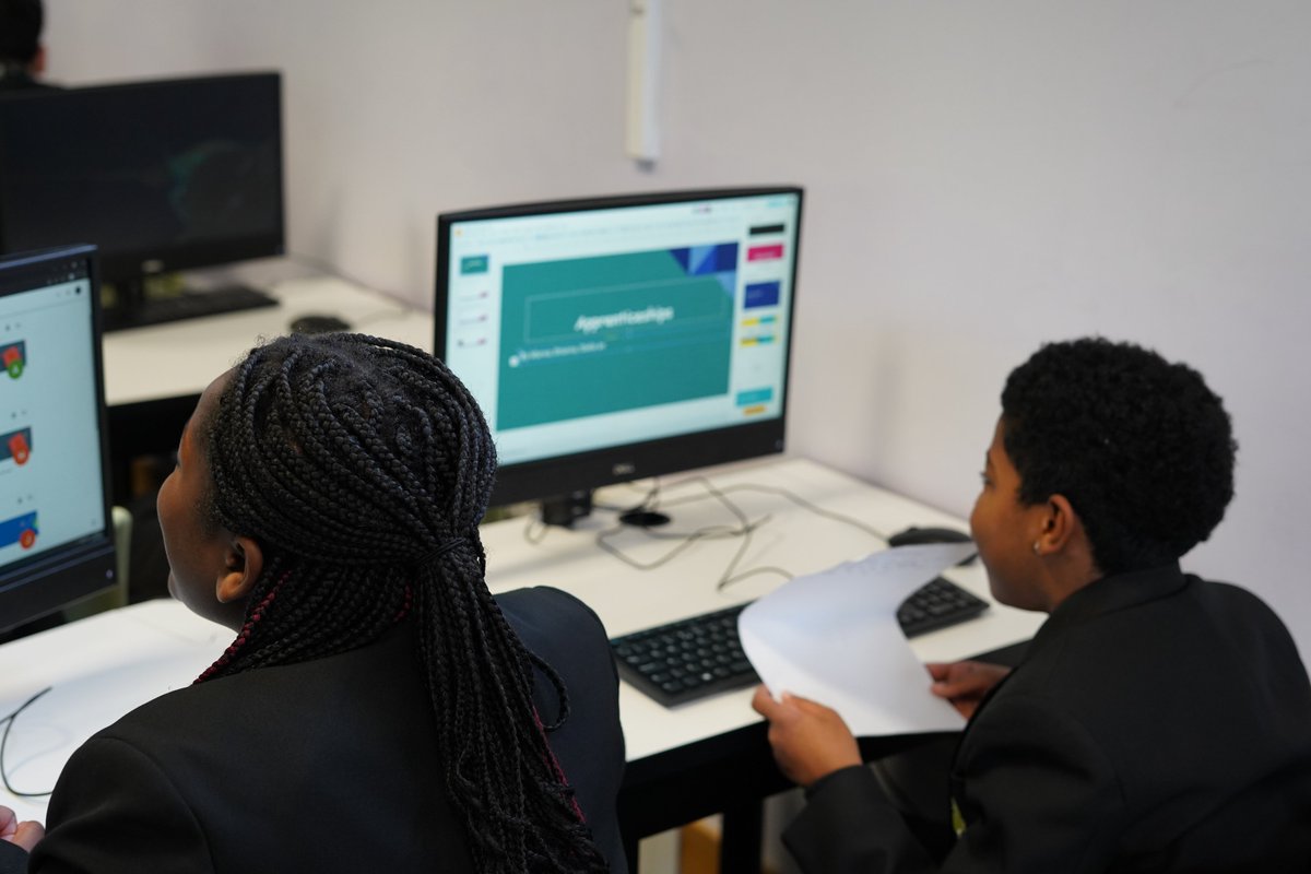 Clarion_School's tweet photo. Yesterday we hosted an #apprentices workshop with @accoladewines, @Mcdonalds, @Watesgroup, and London Square. Year 7 students learned about #apprenticeships and created group presentations. Thank you to @BELSBarnet and @NHGhousing for facilitating discussions! https://t.co/PwOBOY7dnF