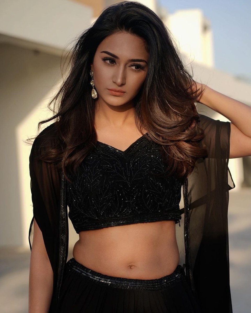 Erica Fernandes Slays In Black Indo-Western Outfit. 💥🖤

#EricaFernandes #Television #RealityShow #TVShows #Webseries #Televisionactress #TVcelebs #Televisioncelebs #Televisionnews #Serials #Smallscreen