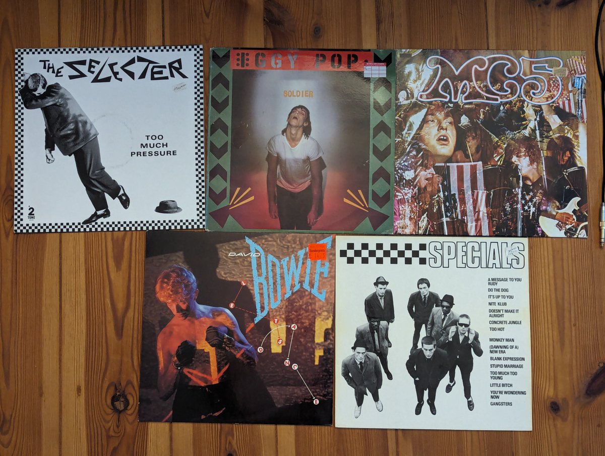 _zalkap_'s tweet image. Przyszły dzisiaj pocztą. Wsztstkie powyżej 40-tki. Tylko takie są warte uwagi ;) #vinylcollection