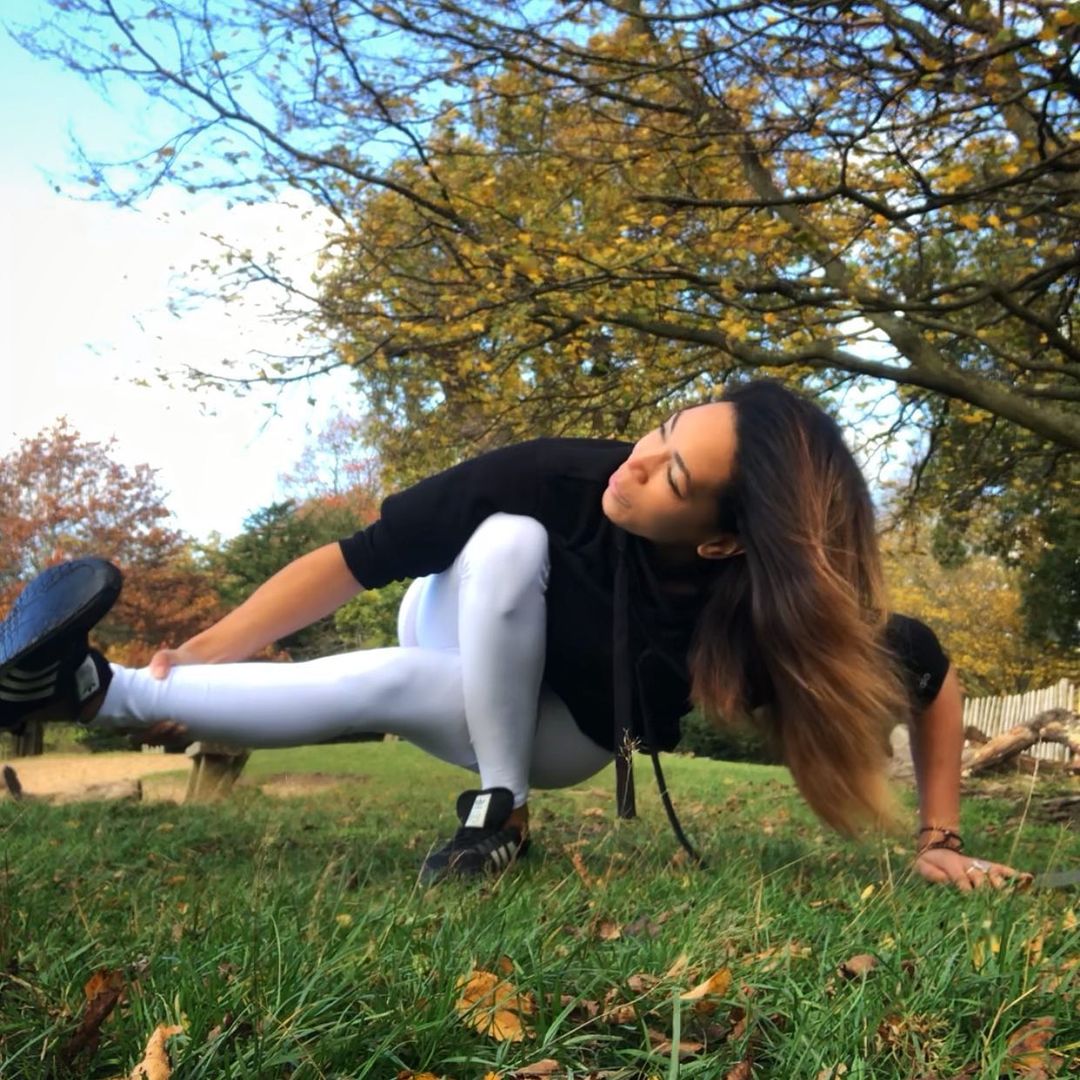 🔗 View More >> hana.fit/yoga/charmaine…
------
#aloboutbeingthankful #armbalance #babygrasshopperpose #charmainehevans #fitnessgirl #funyoga #grasshopperpose #happyyogi #naturelovers #outdoorsygirl #parklife #sunshine #togainthepark #ukyogateacher #veganyoga #YogaInstagram #Yo...