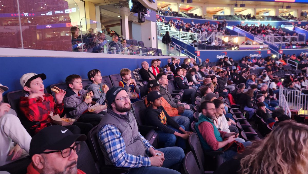 Energix_US's tweet photo. As part of Jewish Heritage night, our team and their families recently had the opportunity to cheer on the @WashWizards versus the @LAClippers. We even had the opportunity to meet Deni Avdija, Israeli-Serbian basketball player for the Wizards! 🏀 https://t.co/VIPxY95UWi