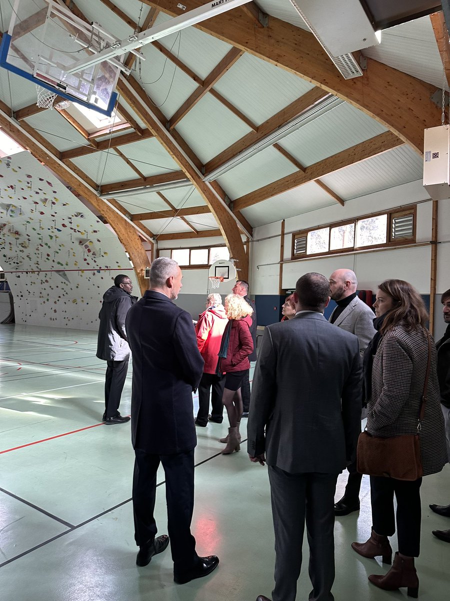 NatachaChicot's tweet photo. #valleedelaroya Une matinée consacrée à l’examen des projets #NEFE des équipes du @College_Tende et des écoles du réseau. C’est toute la vallée de la Roya qui s’associe pour offrir aux élèves des parcours de formation ambitieux et porteurs d’avenir. Ne rien s’interdire ! 👏 https://t.co/LXnwxTj4K7