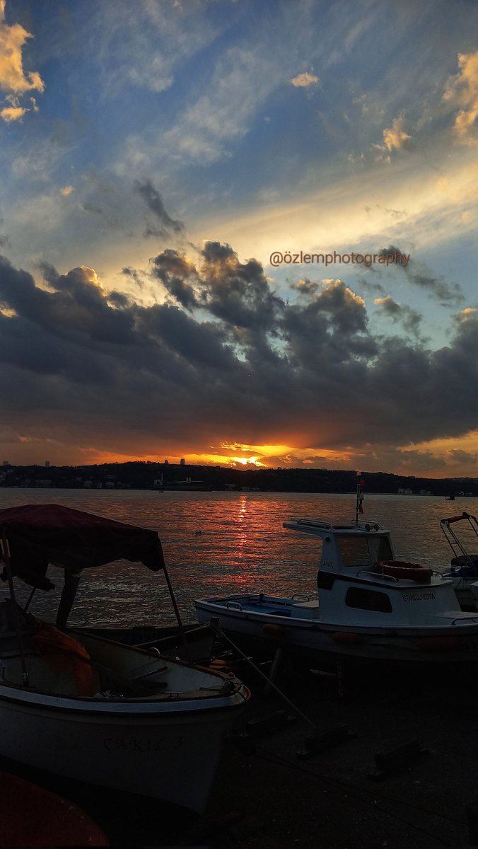 Ozlm75's tweet photo. ey cihanın kızıl örtüsü,
alıp sinene bir ömür sarsan ya..öz/
18:28
#usulca
#kadrajımdan https://t.co/GZXKC1n28g