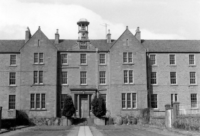 DundeeArchives's tweet image. Only 3 registers for the Eastern poorhouse survive. They cover 1856-1878, 1903-1908 &amp;amp; 1935-1956 (this one is closed for 100 years). The 1st is indexed on the FDCA website: fdca.org.uk/Dundee_Poor_Re…. The 2nd volume is on our volunteers to do list.
#FamilyHistoryFriday