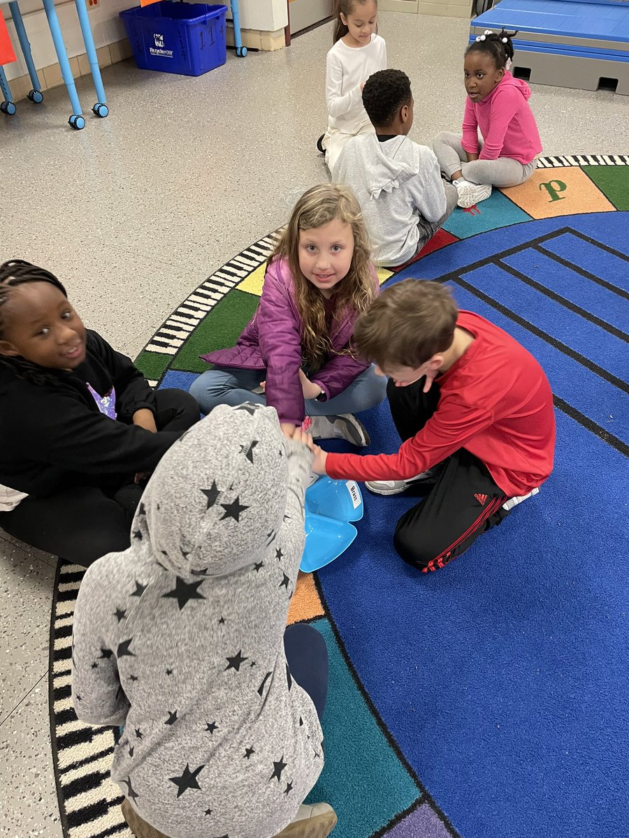 good_music114's tweet photo. Instrument family sort a la #roundtable from @KaganOnline with the #2ndgators @GoodrichSchool https://t.co/6LrcpHUIrt