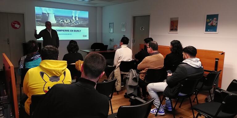 #Semaine du #nucléaire,  merci à <a href="/EDFofficiel/">EDF</a> pour sa présence : des candidats d'horizons divers  à l'écoute des opportunités d'emploi : 3 ont postulé directement, 4 préparent leur candidature 🔝